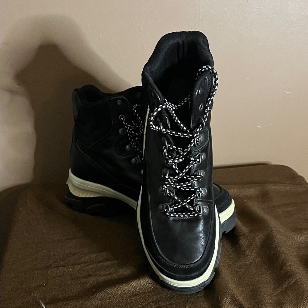 😄Black leather Punkrose Sketchers boots 8.5 ladies